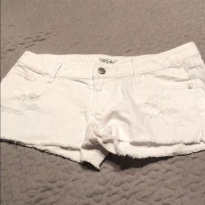 White shorts women’s size 4/27